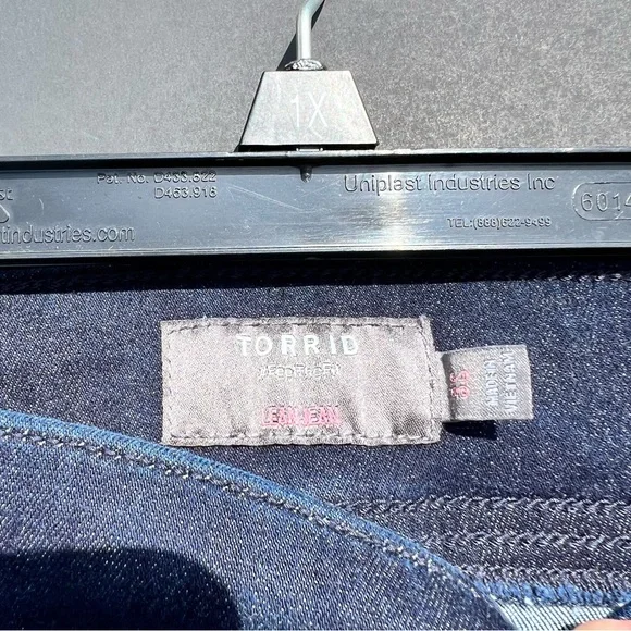 Torrid #FeelTheFit Lean Jean Size 3S Dark Wash Pull-On Jeans - Picture 12 of 12